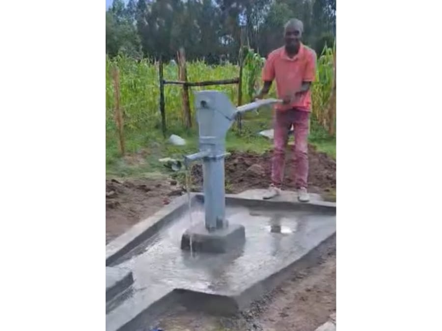 slider-flowing-water-well-with-hand-pump